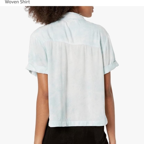 NWT - Volcom Women's Outer Banks X Netflix OBX Sarah Short Sleeve Woven Shirt - Picture 8 of 13